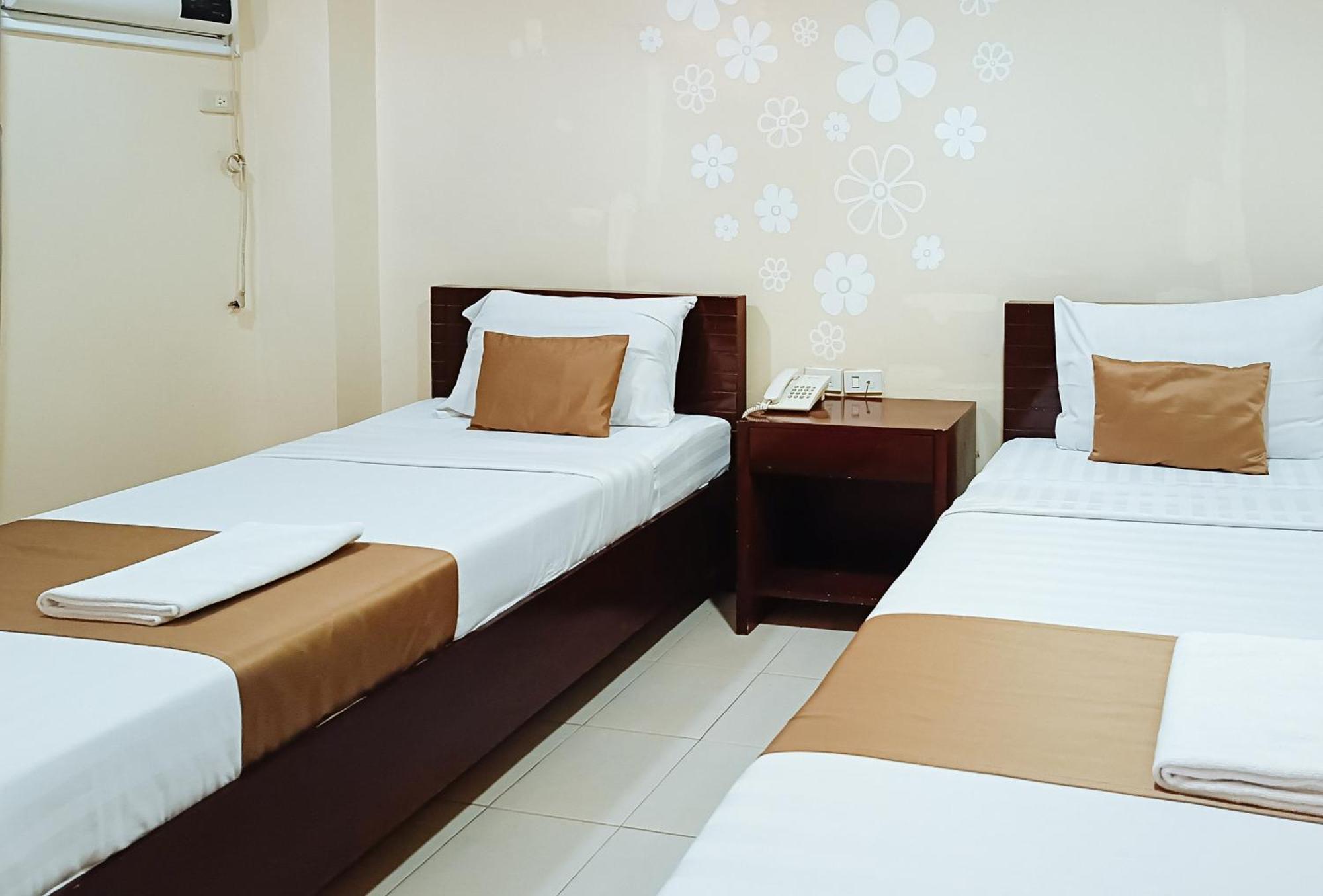 Hotel Juliana By Reddoorz Tuguegarao City Exterior photo