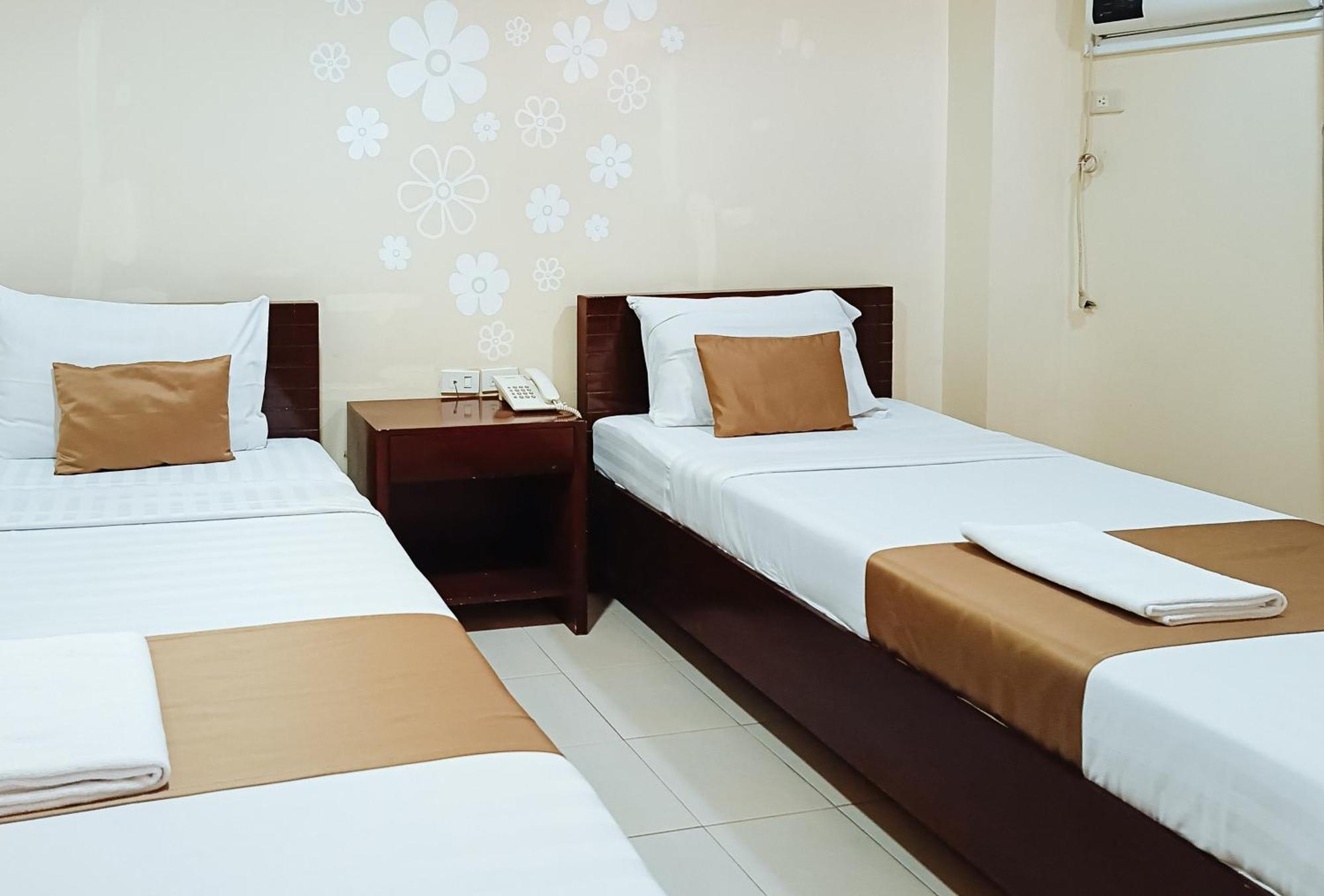 Hotel Juliana By Reddoorz Tuguegarao City Exterior photo